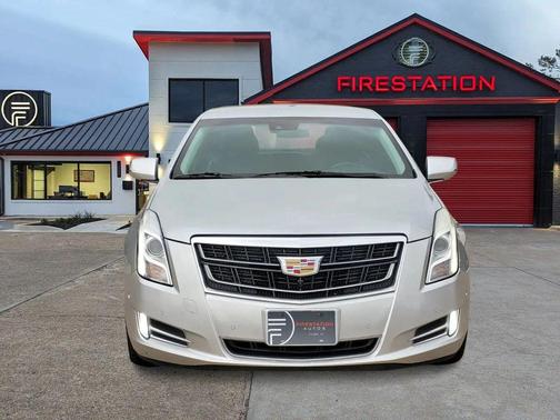 Radiant Silver Metallic 2016 Cadillac XTS Luxury