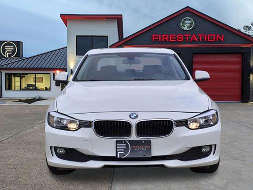 White 2015 BMW 320 i