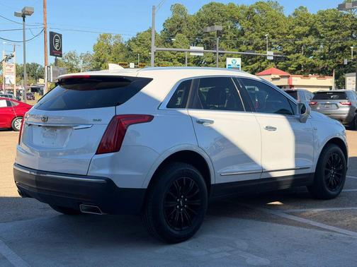 Crystal White Tricoat 2018 Cadillac XT5 Luxury
