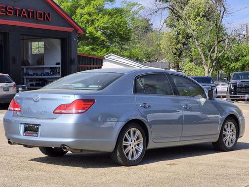 Blue 2006 Toyota Avalon XL