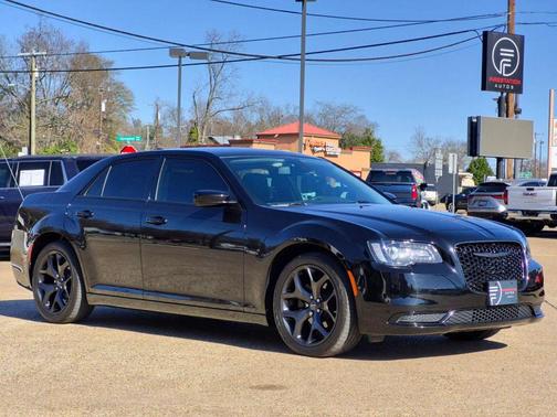 2020 Chrysler 300 Touring
