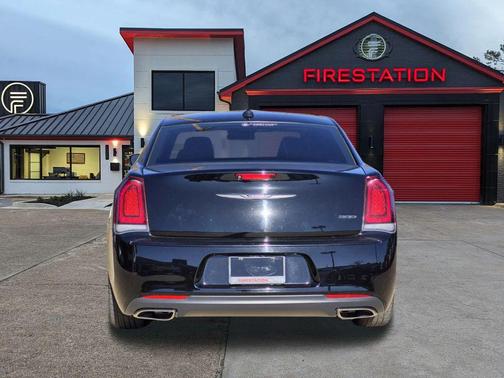 2020 Chrysler 300 Touring