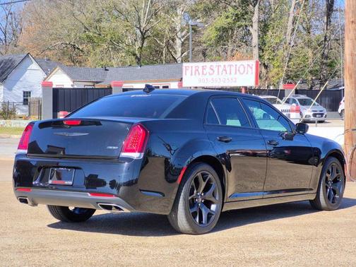 2020 Chrysler 300 Touring
