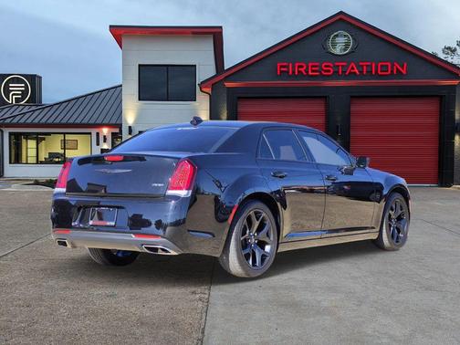 2020 Chrysler 300 Touring