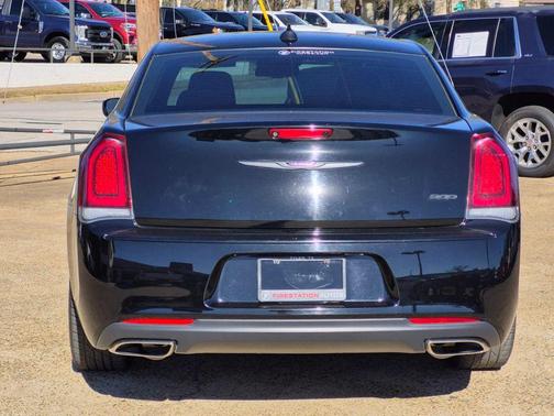 2020 Chrysler 300 Touring