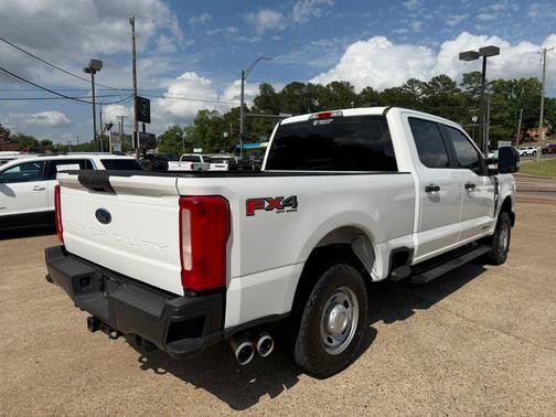 Oxford White 2023 Ford F-250 XL