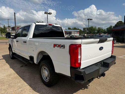 Oxford White 2023 Ford F-250 XL