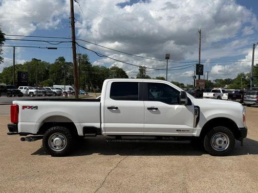 Oxford White 2023 Ford F-250 XL