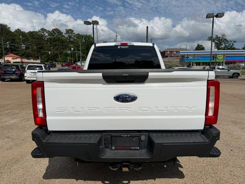 Oxford White 2023 Ford F-250 XL