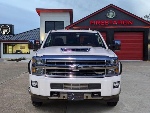 Iridescent Pearl Tricoat 2018 Chevrolet Silverado 3500 High Country