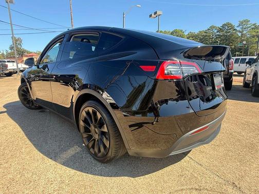 2021 Tesla Model Y Standard Range Rear-Wheel Drive