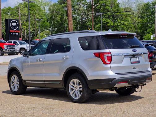 Ingot Silver Metallic 2019 Ford Explorer XLT