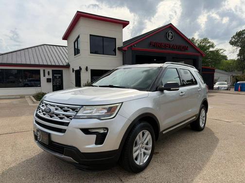 Ingot Silver Metallic 2019 Ford Explorer XLT