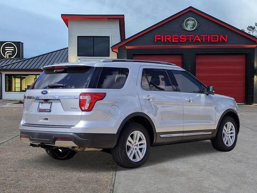Ingot Silver Metallic 2019 Ford Explorer XLT