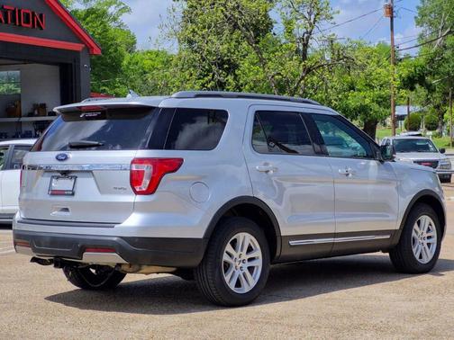 Ingot Silver Metallic 2019 Ford Explorer XLT