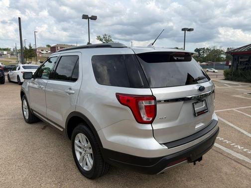 Ingot Silver Metallic 2019 Ford Explorer XLT