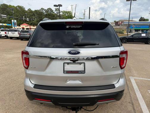 Ingot Silver Metallic 2019 Ford Explorer XLT