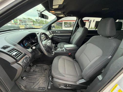Ingot Silver Metallic 2019 Ford Explorer XLT