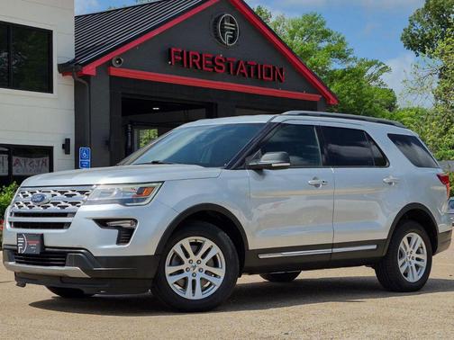 Ingot Silver Metallic 2019 Ford Explorer XLT
