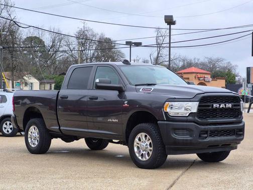 2022 RAM 2500 Tradesman Crew Cab 4x4 6'4' Box