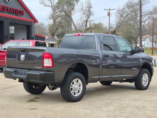 2022 RAM 2500 Tradesman Crew Cab 4x4 6'4' Box