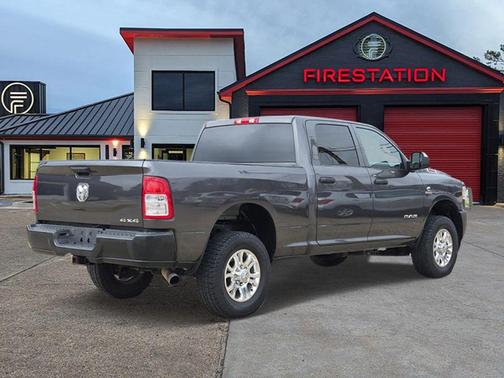 2022 RAM 2500 Tradesman Crew Cab 4x4 6'4' Box
