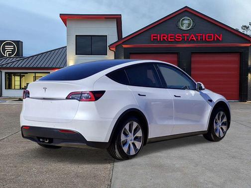 2021 Tesla Model Y Standard Range Rear-Wheel Drive