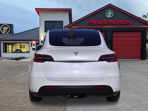 2021 Tesla Model Y Standard Range Rear-Wheel Drive