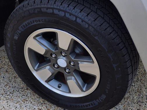 Bright Silver Metallic Clearcoat 2009 Jeep Liberty Sport