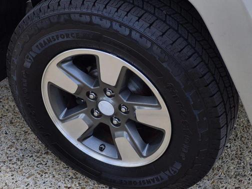 Bright Silver Metallic Clearcoat 2009 Jeep Liberty Sport