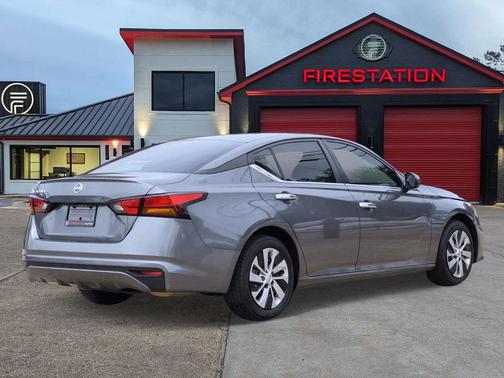 Gun Metallic 2021 Nissan Altima S FWD