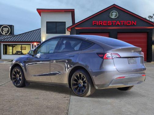 2022 Tesla Model Y Long Range Dual Motor All-Wheel Drive