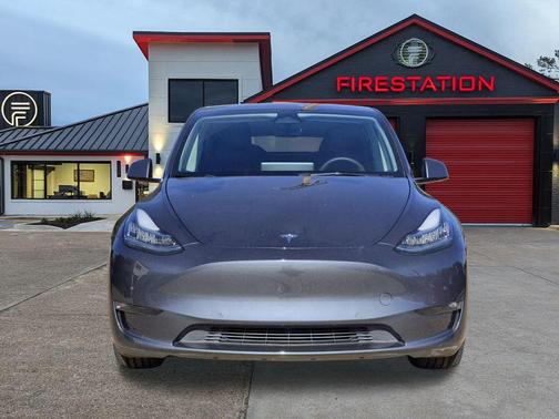 2022 Tesla Model Y Long Range Dual Motor All-Wheel Drive
