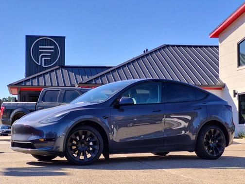 2022 Tesla Model Y Long Range Dual Motor All-Wheel Drive