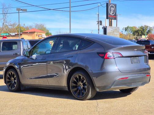 2022 Tesla Model Y Long Range Dual Motor All-Wheel Drive