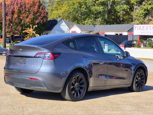 2022 Tesla Model Y Long Range Dual Motor All-Wheel Drive