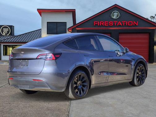 2022 Tesla Model Y Long Range Dual Motor All-Wheel Drive