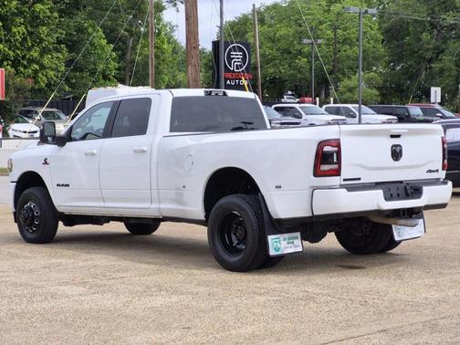 Bright White Clearcoat 2024 RAM 3500 Big Horn Crew Cab 4x4 8' Box