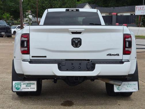 Bright White Clearcoat 2024 RAM 3500 Big Horn Crew Cab 4x4 8' Box