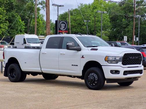 Bright White Clearcoat 2024 RAM 3500 Big Horn Crew Cab 4x4 8' Box
