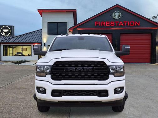 Bright White Clearcoat 2024 RAM 3500 Big Horn Crew Cab 4x4 8' Box