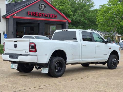 Bright White Clearcoat 2024 RAM 3500 Big Horn Crew Cab 4x4 8' Box