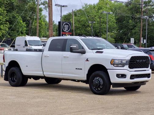 Bright White Clearcoat 2024 RAM 3500 Big Horn Crew Cab 4x4 8' Box