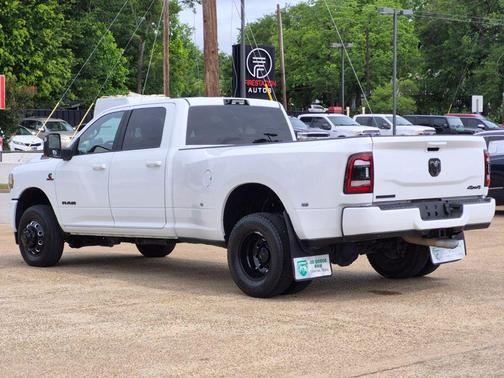 Bright White Clearcoat 2024 RAM 3500 Big Horn Crew Cab 4x4 8' Box