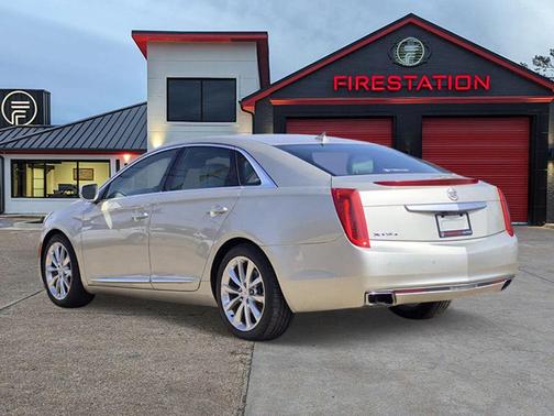White Diamond Tricoat 2014 Cadillac XTS Premium