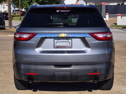 Satin Steel Metallic 2018 Chevrolet Traverse LT Cloth