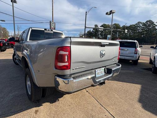 2022 RAM 3500 Laramie Crew Cab 4x4 8' Box