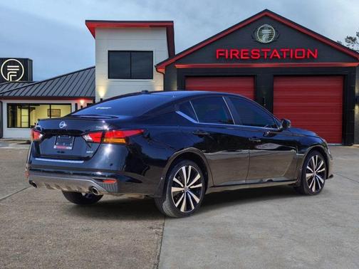 Super Black 2021 Nissan Altima SR Intelligent AWD