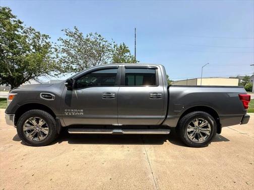 2017 Nissan Titan SV