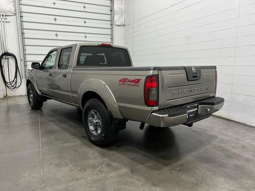 2004 Nissan Frontier XE-V6 Crew Cab